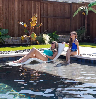 Pool Loungers: Choosing the Best Version for Your Backyard